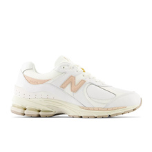 New Balance unisex athletic shoes M2002RVF